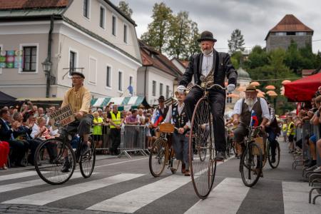 Povorka ob dnevih narodnih noš in oblačilne dedščine (21)